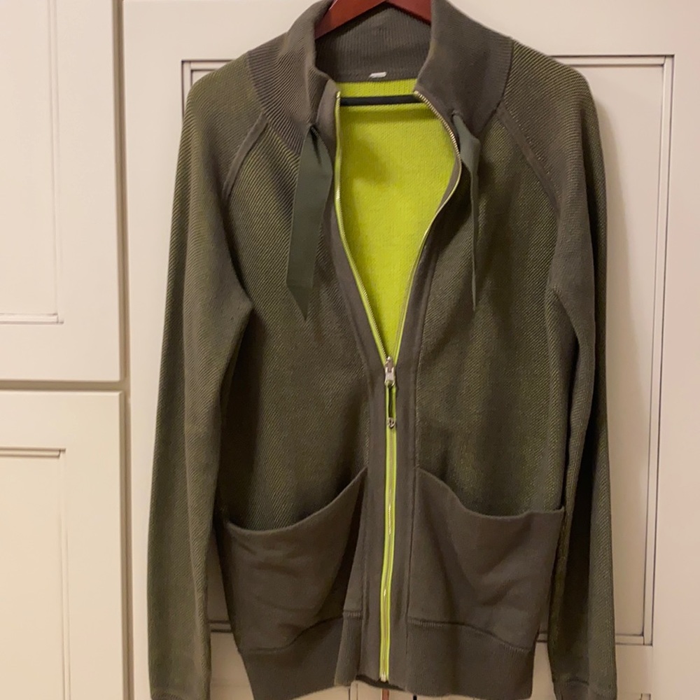 Light weight. Reversible, warm, cozy. Knit